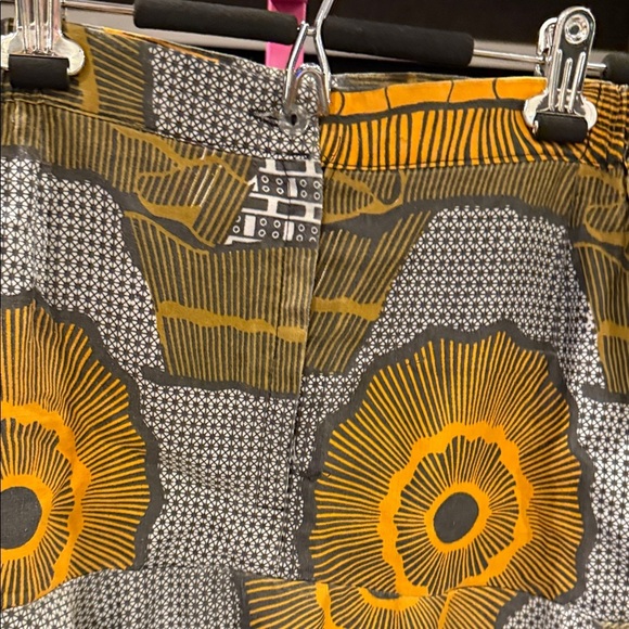 Floral Patterned Skirt - Yellow and Gray size large - Picture 4 of 7